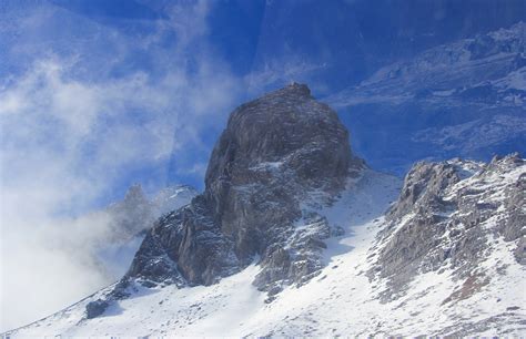 传说中的玉龙雪山真的是一面雪山一面桃红柳绿吗?