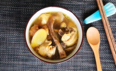 姬松茸煲汤味道真不一样 香菇姬松茸煲鸡汤
