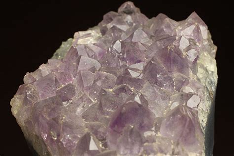 紫水晶和琥珀哪个贵,当下最火的手串都有哪些
