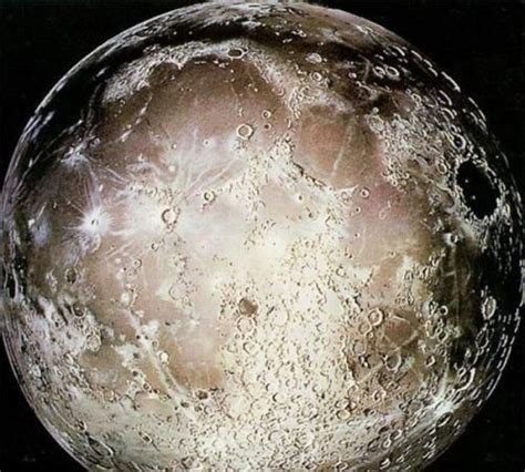 月球上为什么那么多坑,月球上有那么多陨石坑