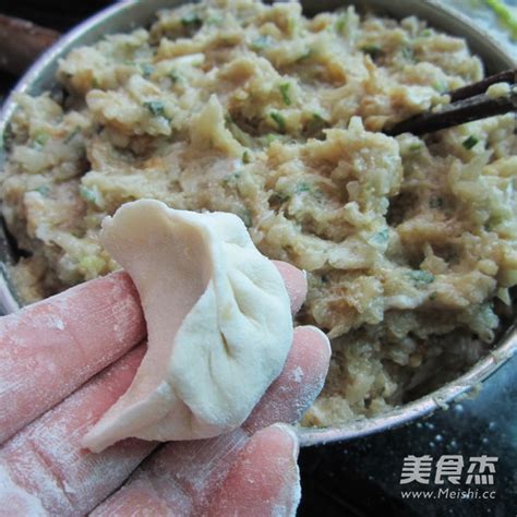 鲜肉胡萝卜水饺的做法,生胡萝卜饺子馅怎么做好吃