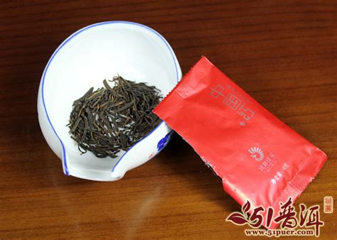 在普洱茶里喝出异物,为什么普洱茶会红杆
