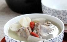 分享四道家常滋补汤的做法 松茸炖大骨头汤的做法