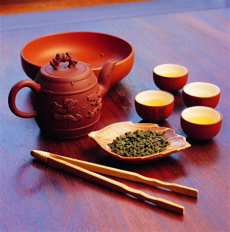 茶桌上的茶叶及茶具如何摆放,如何摆置茶桌上的茶器