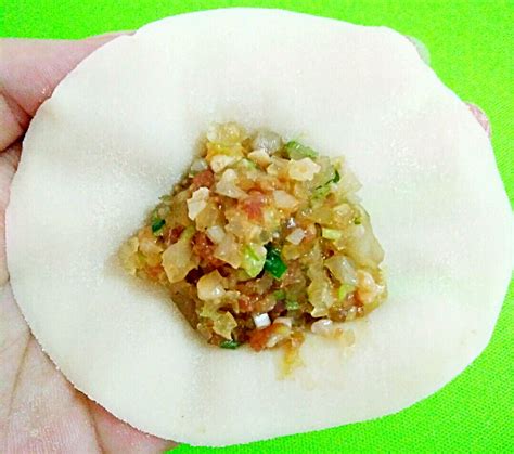 水晶灌汤包怎么捏折,晶莹剔透的水晶饺子