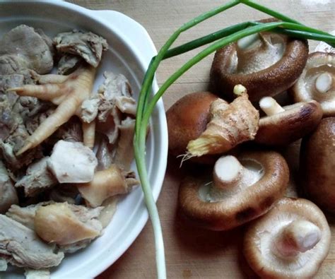 银耳香菇鸡肉能一起煲汤吗,香菇鸡肉怎么煲汤好吃