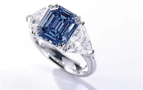 什么材质的戒指贵,结婚钻戒选择什么材质呢