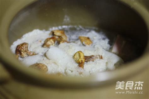 姬松茸可以和竹笙煲汤吗 竹荪姬松茸排骨汤