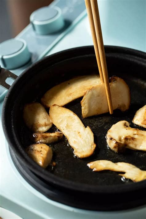 新鲜松茸怎么挑选 生吃松茸用什么好
