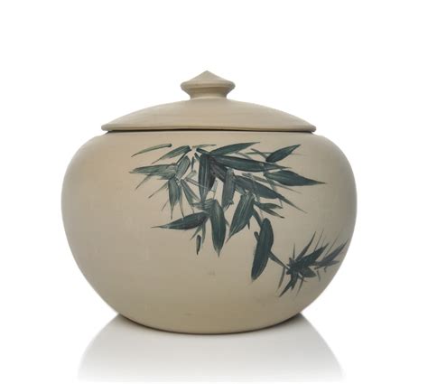 普洱茶如何在紫砂罐中存放,能在紫砂罐里长期放茶吗