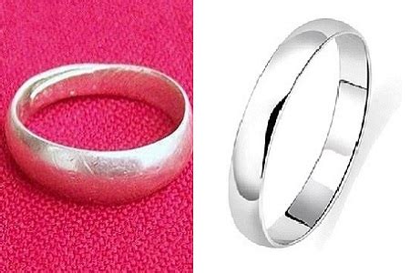 戒指带小手指的含义是什么,女生戴戒指的含义是什么