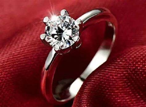 女生结婚戒指戴哪里,女人结婚戒指戴哪只手