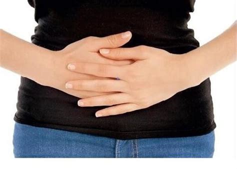 女人小腹左侧隐隐作痛