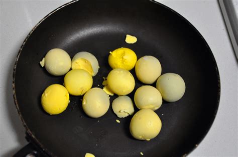 怎么把鸡蛋黄考出油,最爱滋滋冒油的蛋黄