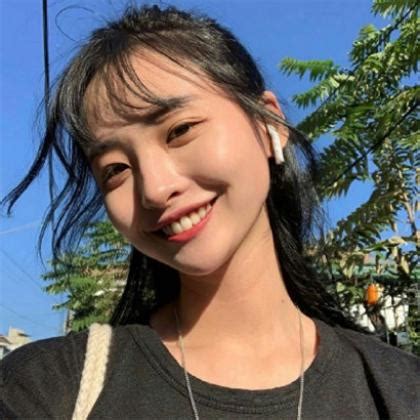 爱笑女生简短文案