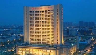 请问湛江皇冠假日酒店是挂牌的五星级酒店吗