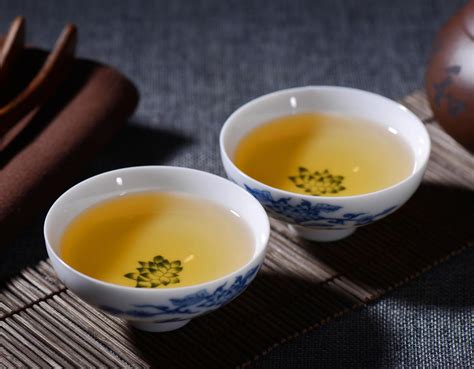普洱茶茶汤颜色深的是什么茶,熟普洱茶茶汤颜色