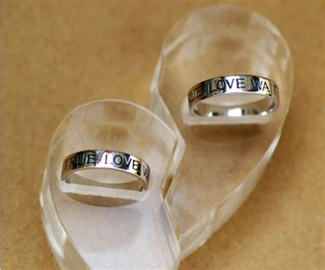 结婚戒指哪个手指,戒指戴在哪个手指代表什么