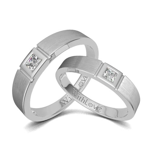 情侣戒指应该戴在哪个手上,其他手指戴戒指代表着什么