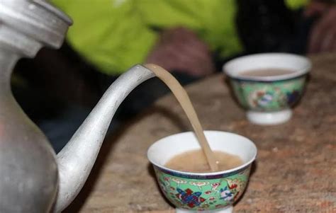 藏族传统酥油茶,酥油茶的茶是什么茶叶