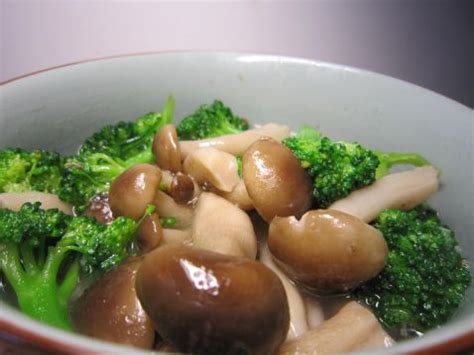 放了松茸和蟹味菇的排骨汤 松茸和蟹味菇能一起煲汤吗