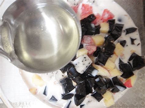 椰子水怎么做水果,自制水果冻撞奶