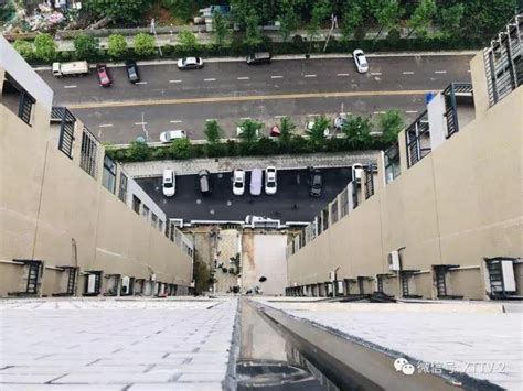 产后抑郁抱孩子轻生