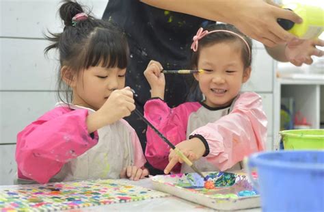 这些儿童培训班、表演班：究竟是造就了孩子，还是害了孩子？