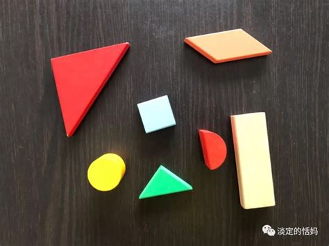 同种颜色拼一块的游戏,一个拼 颜色的游戏是什么