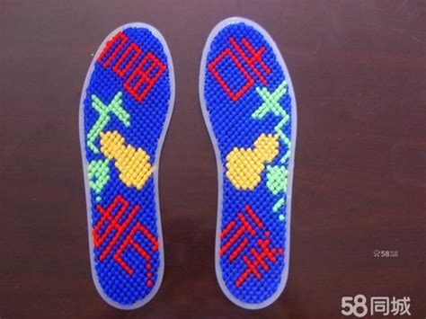 帶空格的白塑料鞋墊怎么刺繡的步驟