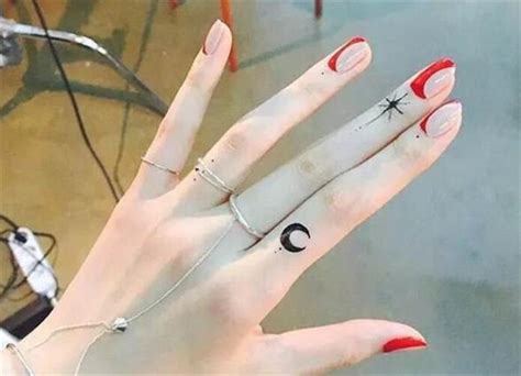 订婚戒指叫什么,男生女生订婚戒指戴哪个手指