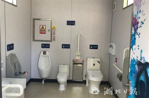 卫生间门对着客厅怎么改,厕所对着客厅怎么改