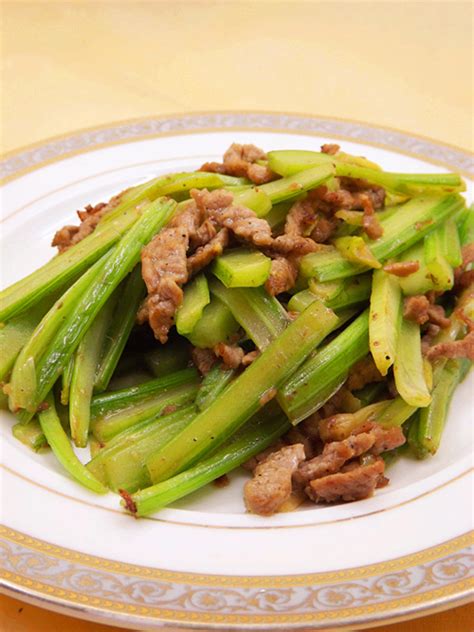 做芹菜炒牛肉片时,肥牛芹菜怎么做好吃吗