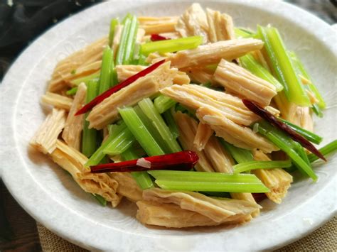 芹菜腐竹花生米怎么做好吃,芹菜怎么做好吃