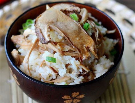 电饭煲松茸焖饭 食物松茸焖饭
