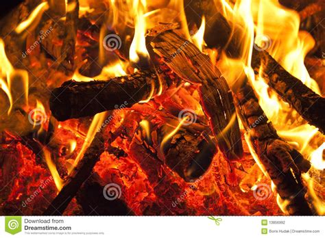 怎么用木头创造火,用木头变出火来