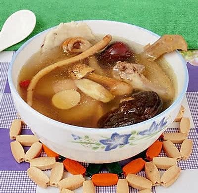 国宴更注重保健养生 法国松茸汤做法视频