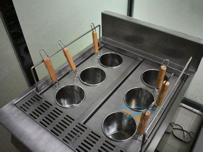 多功能保溫煮面爐鍋蓋保溫壞了,怎么修?