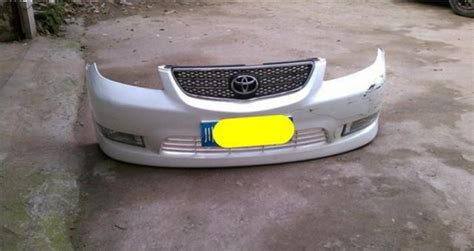 倒車時把后保險杠撞開裂了,修下多少錢