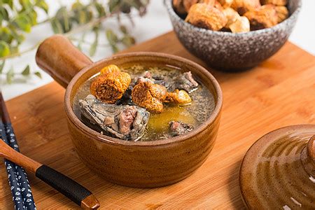 赤松茸菌菇炖鸡汤,松茸菌菇炖鸡脚汤