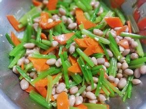 芹菜胡萝卜沙拉怎么做好吃,胡萝卜芹菜泥的秘籍分享。