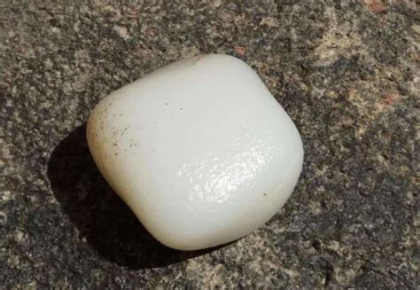新疆有什么白色的玉,真正的羊脂玉有什么特征