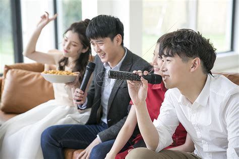 新年ktv唱歌朋友圈