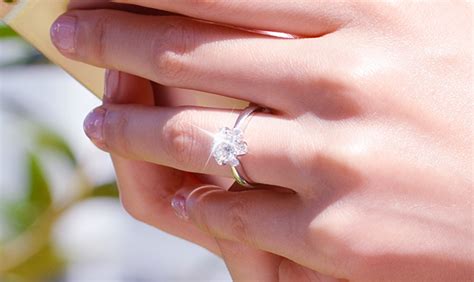 食指戴戒指是什么戒指,不同手指戴戒指的含义
