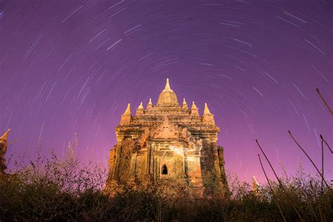 去缅甸蒲甘旅游，乘坐热气球漂浮在2千多座寺庙上空看日出