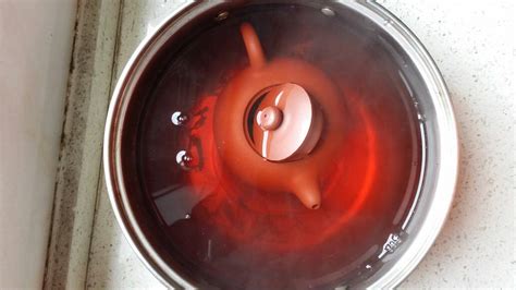 紫砂壶开水煮 水变红怎么回事,用紫砂壶泡绿茶