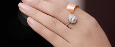 订婚戒指戴哪个手图,订婚戒指戴哪个手指
