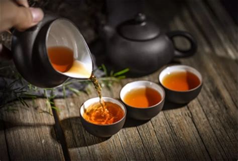 氨基酸在绿茶和红茶中哪个多,哪个对健康最有益