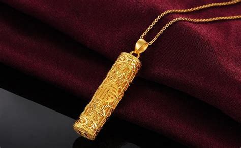 GIA珠宝玉石鉴定,黄金和什么饰品佩戴最好