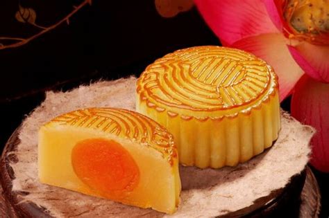 自家怎么做月餅：蓮蓉蛋黃月餅的做法